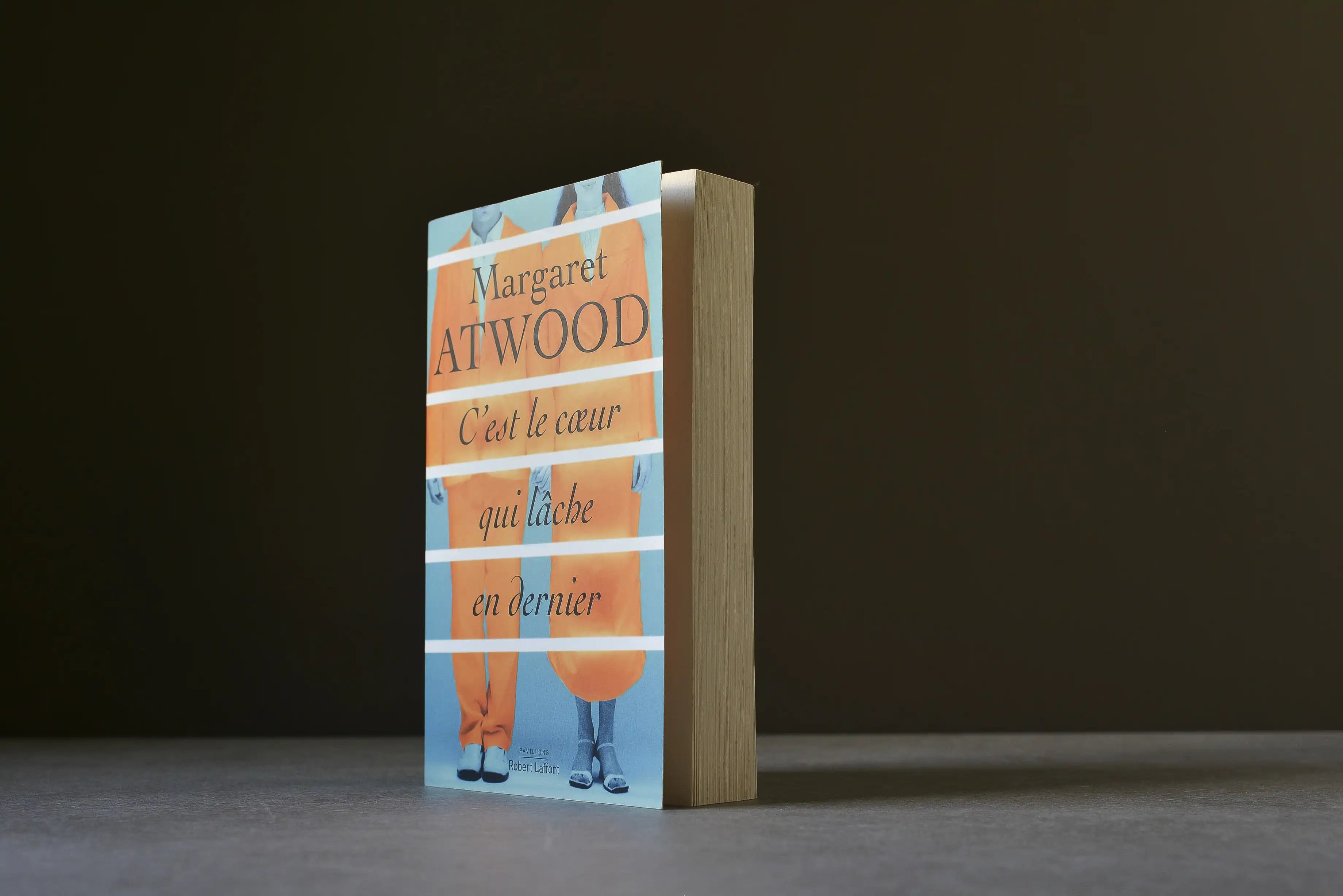 Atwood, Margaret - C'est le coeur qui lâche en dernier - Robert Laffont - 9782221192092 - Bon+ -  livre usagé