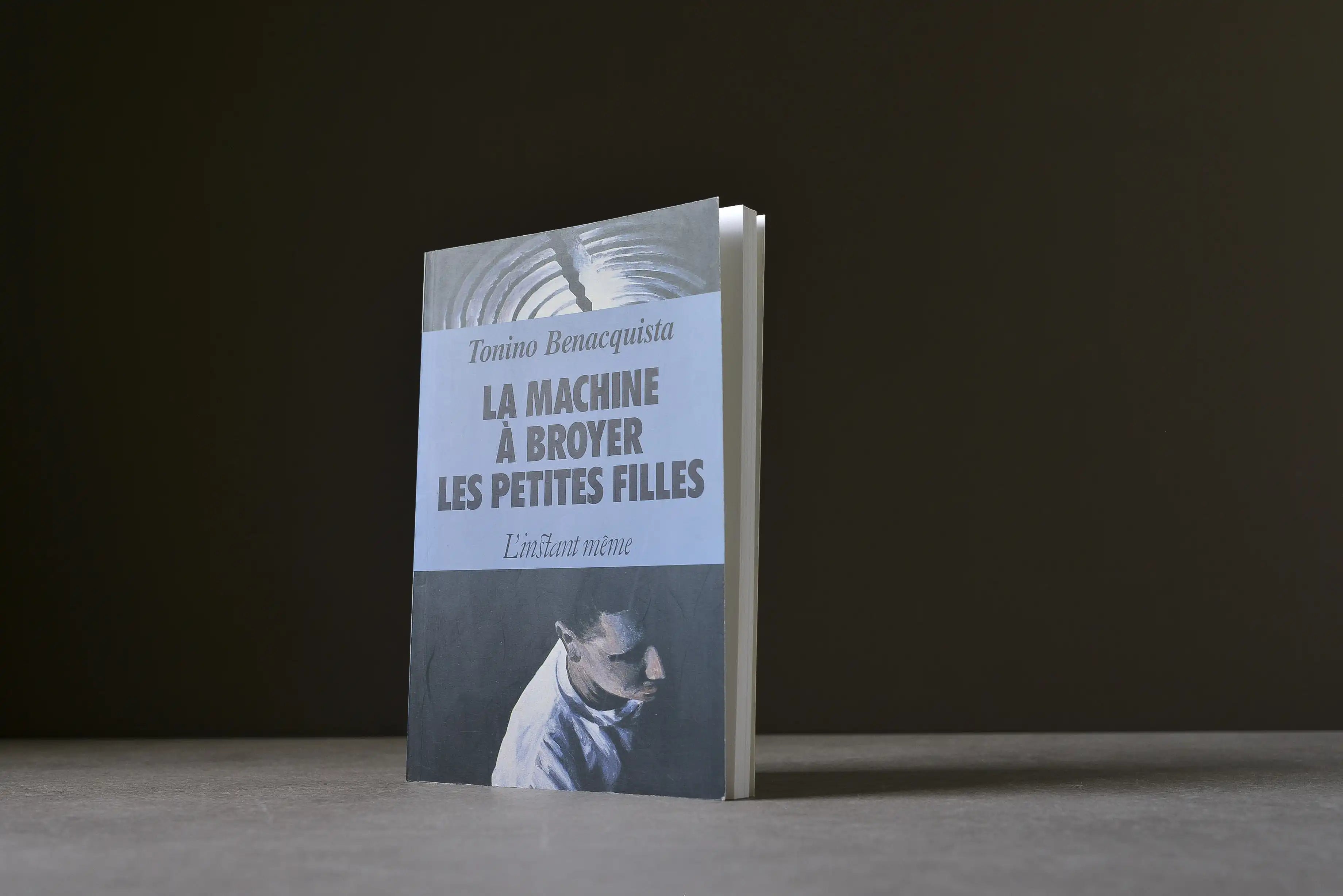 Benacquista, Tonino - La Machine à broyer les petites filles - L'instant même - 9782921197182 - Bon+ -  livre usagé