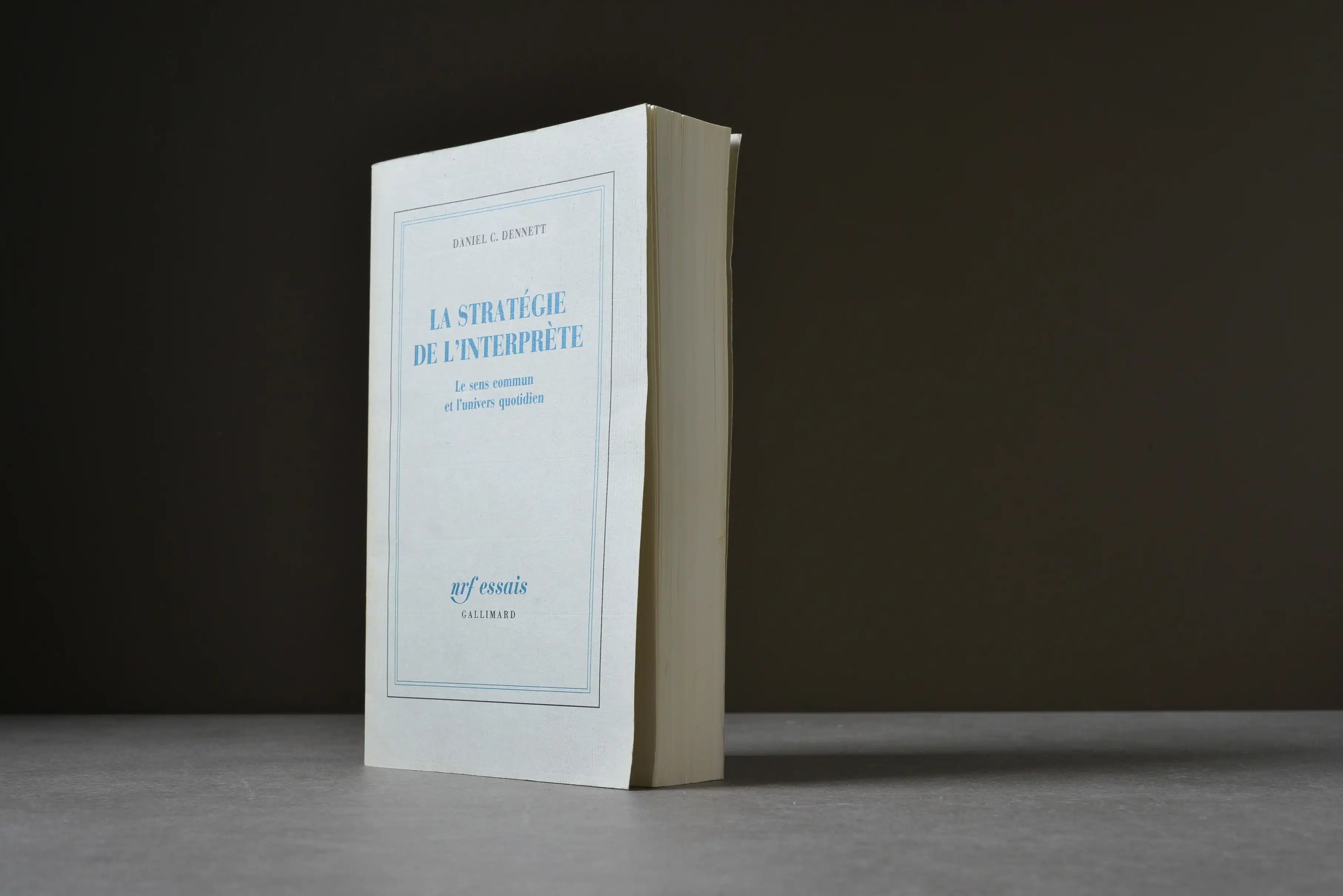 Dennett, Daniel Clement - La Stratégie de l'interprète : le sens commun et l'univers quotidien - Gallimard - 9782070719419 - Bon -  livre usagé