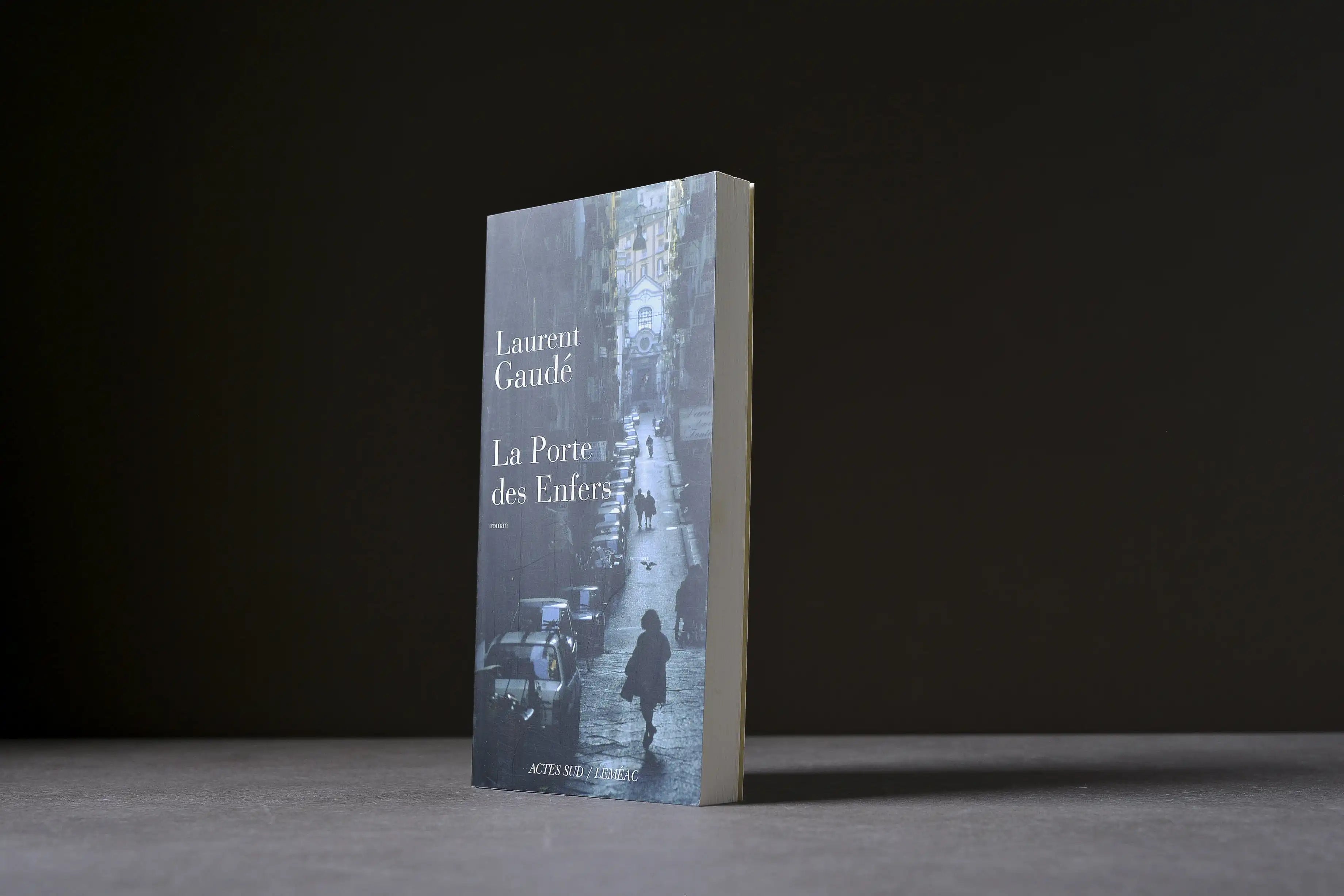 Gaudé, Laurent - La Porte des Enfers  - Actes Sud / Léméac - 9782742777044 - Bon+ -  livre usagé