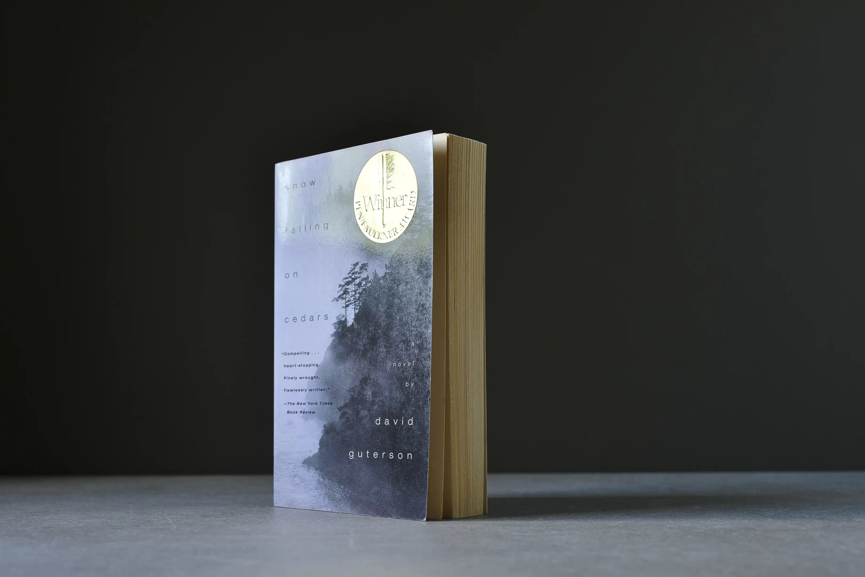 Guterson, David - Snow Falling on Cedars: A Novel (PEN/Faulkner Award) - Knopf - 9780679764021 - Assez bon -  livre usagé