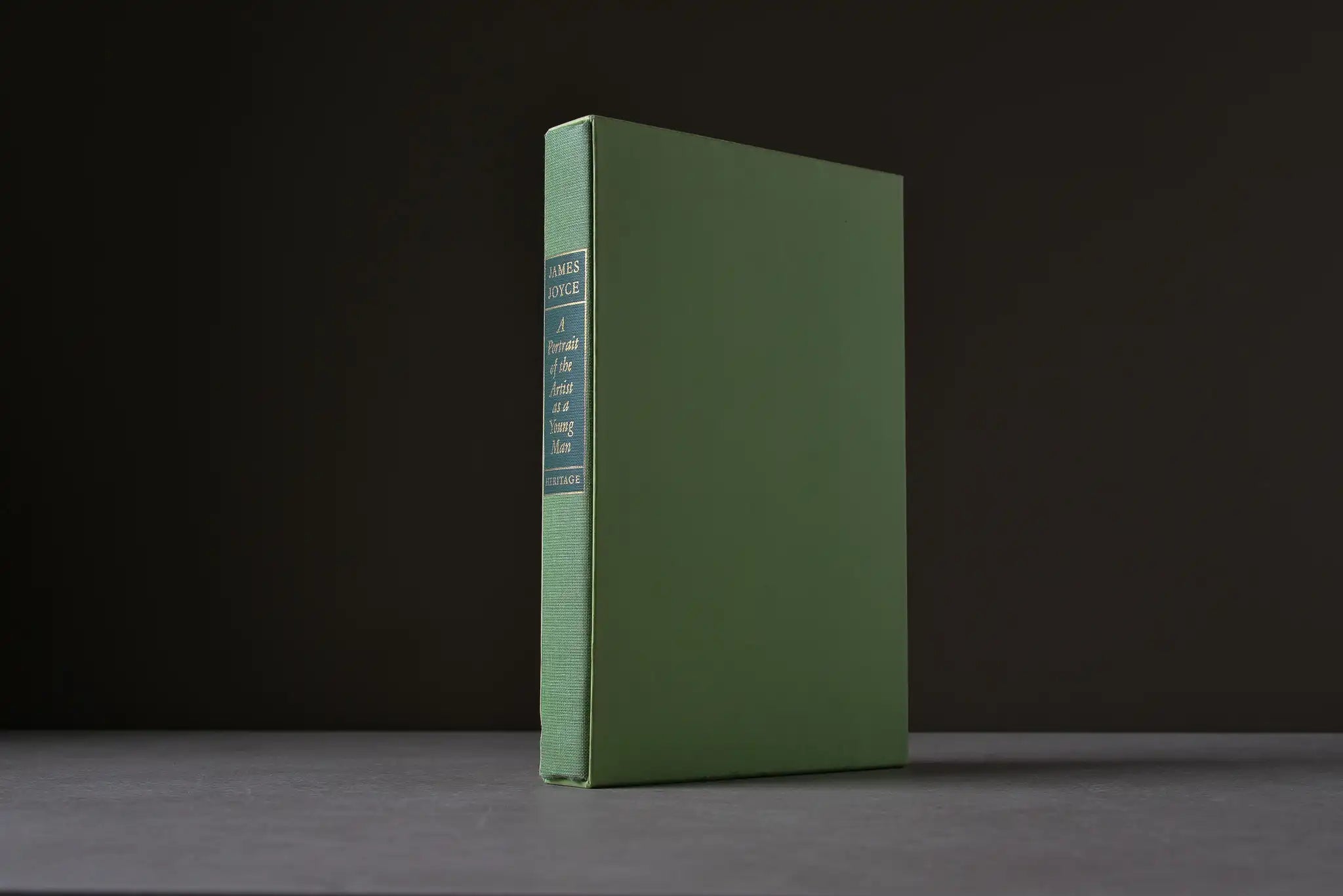 Joyce, James - A Portrait of the Artist as a Young Man - The Heritage Press - - - Très bon -  livre usagé