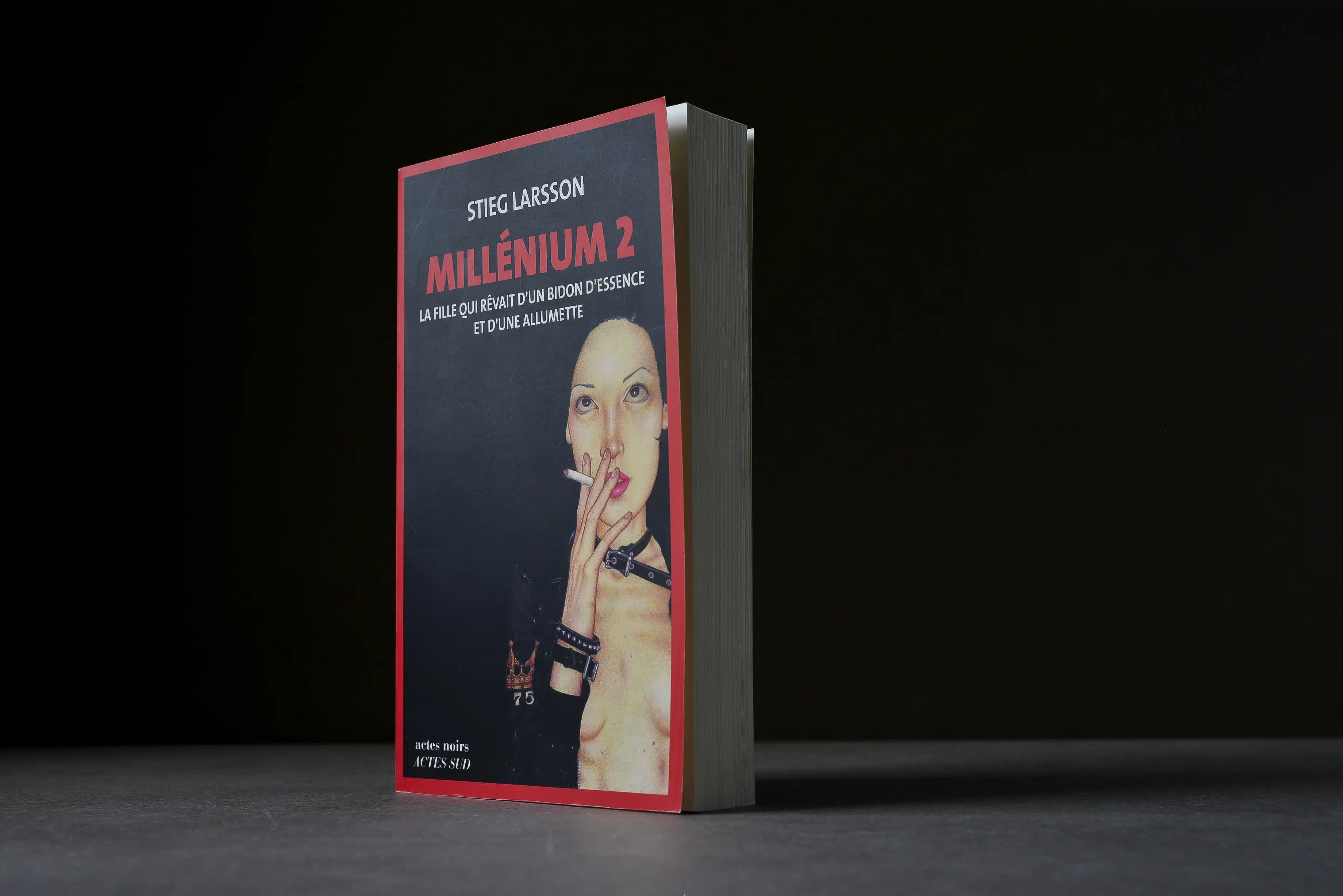 Larsson, Stieg - Millénium T.2 : La fille qui rêvait d'un bidon d'essence et d'une allumette - Actes Sud - 9782742765010 - Très bon -  livre usagé