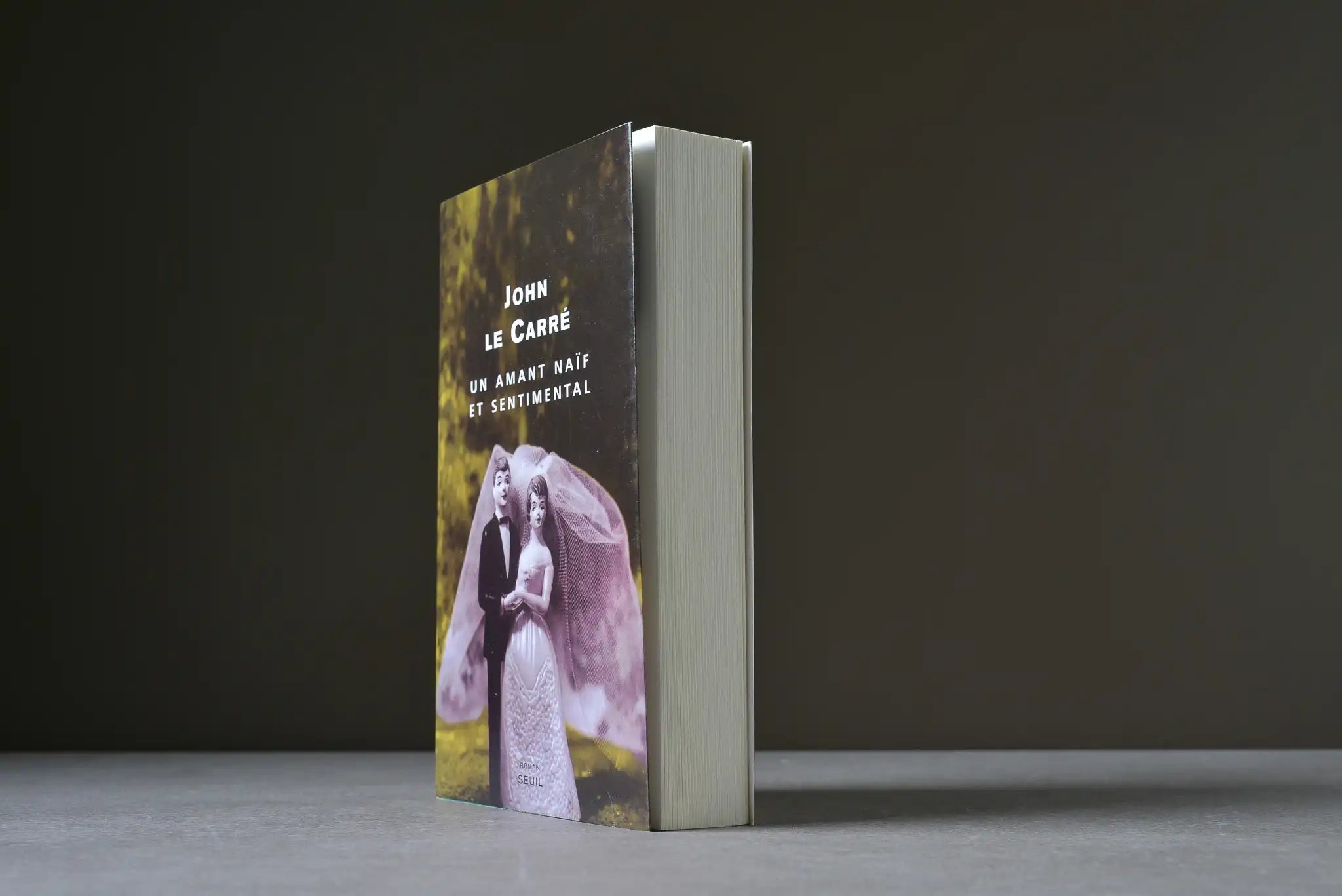 Le Carré, John - UN AMANT NAÏF ET SENTIMENTAL - Seuil - 9782020472449 - Très bon -  livre usagé