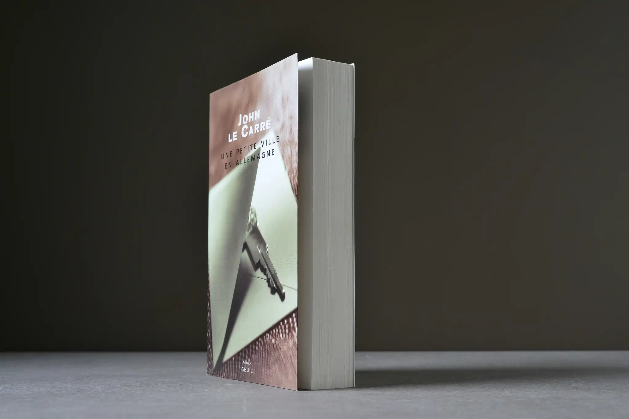 Le Carré, John - Une petite ville en Allemagne - Seuil - 9782020472456 - Assez bon -  livre usagé