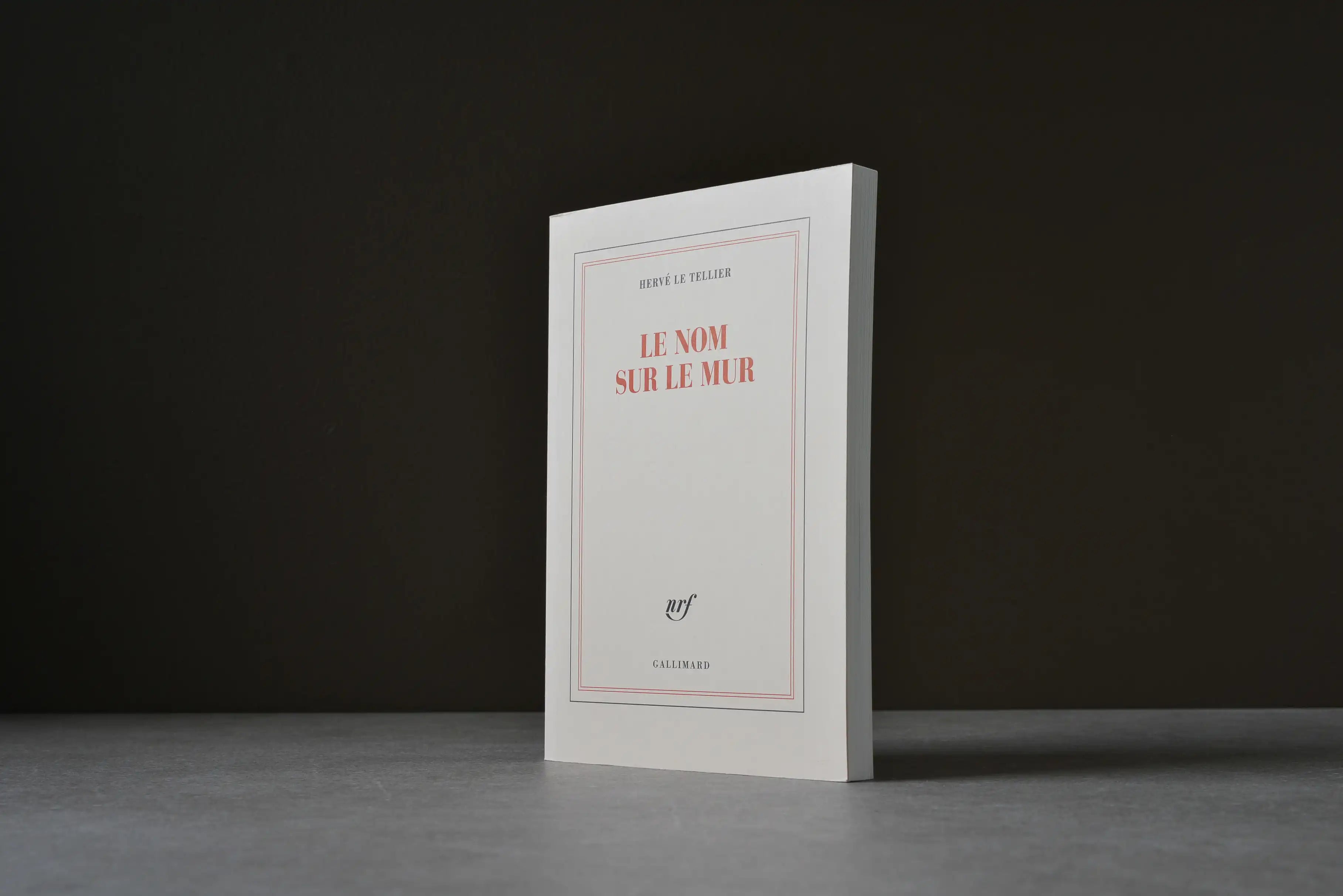 Le Tellier, Hervé - Le Nom sur le mur - Gallimard - 9782073061539 - Bon -  livre usagé