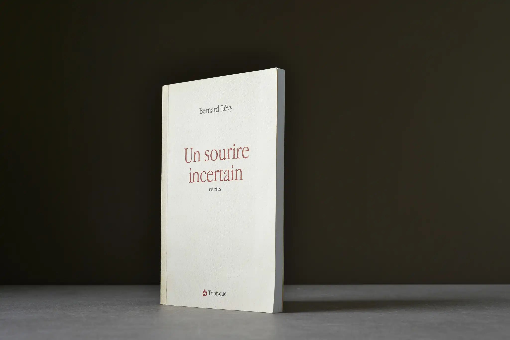 Lévy, Bernard - Un sourire incertain : visages de l'imposture - Triptyque - 9782890312593 - Bon -  livre usagé