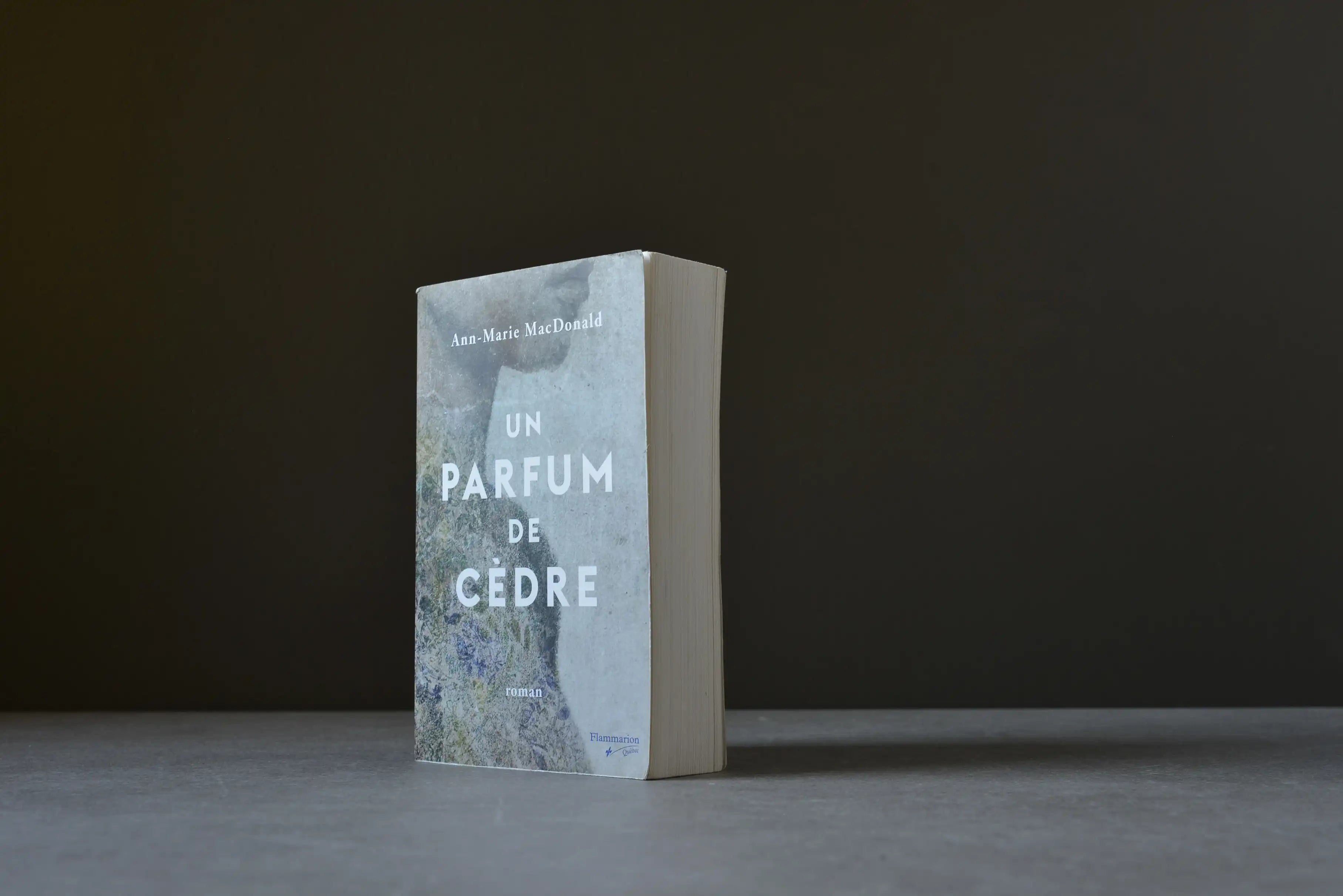 MacDonald, Ann-Marie - Un parfum de cèdre - Flammarion - 9782890776661 - Bon -  livre usagé