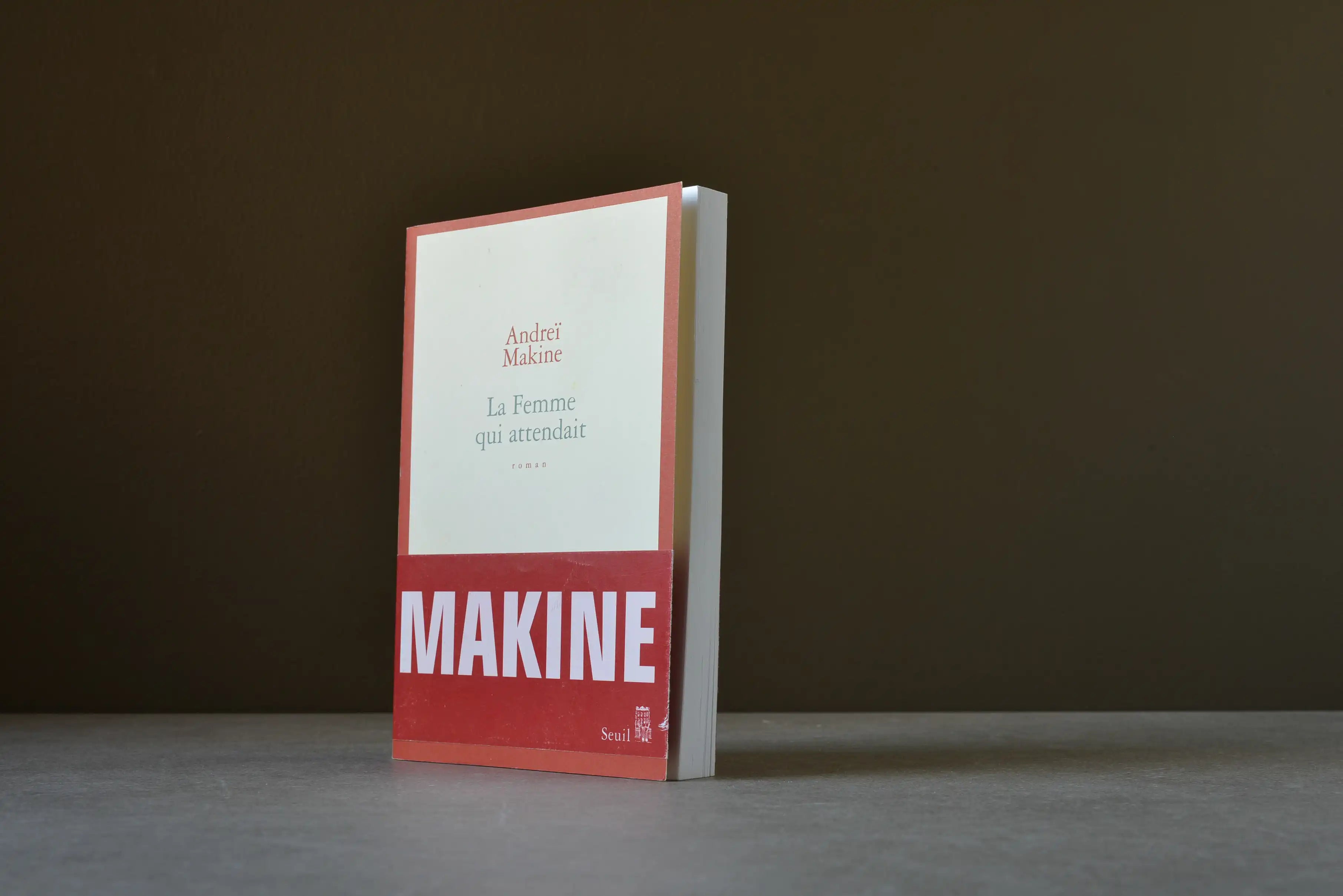 Makine, Andreï - La femme qui attendait - Seuil - 9782020637435 - Bon -  livre usagé
