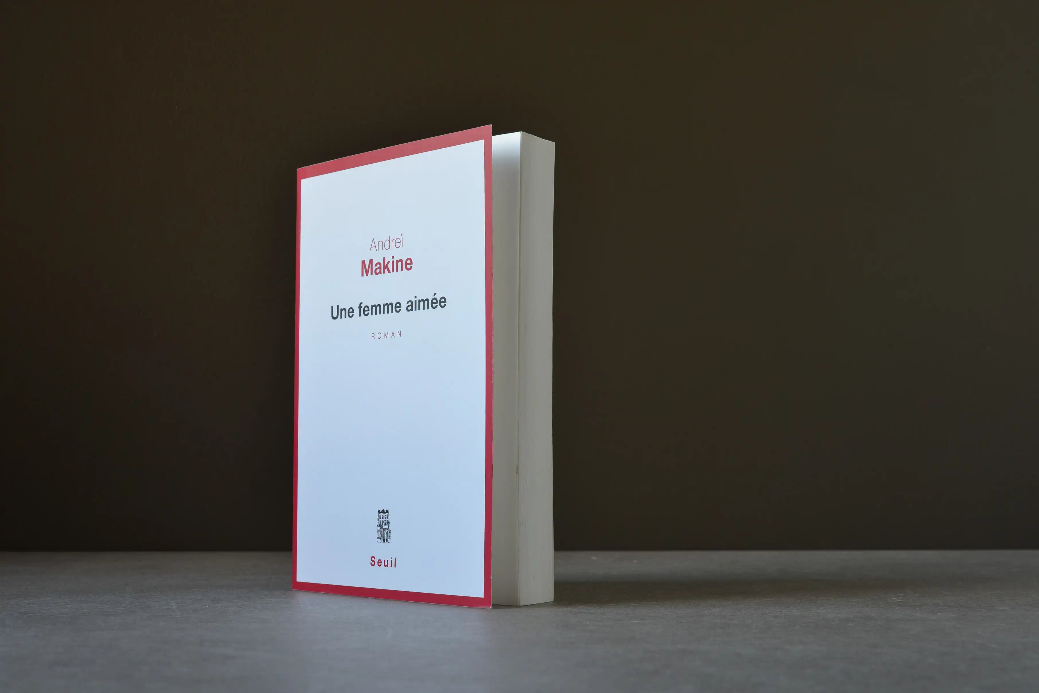 Makine, Andreï - Une femme aimée - Seuil - 9782021095517 - Très bon -  livre usagé