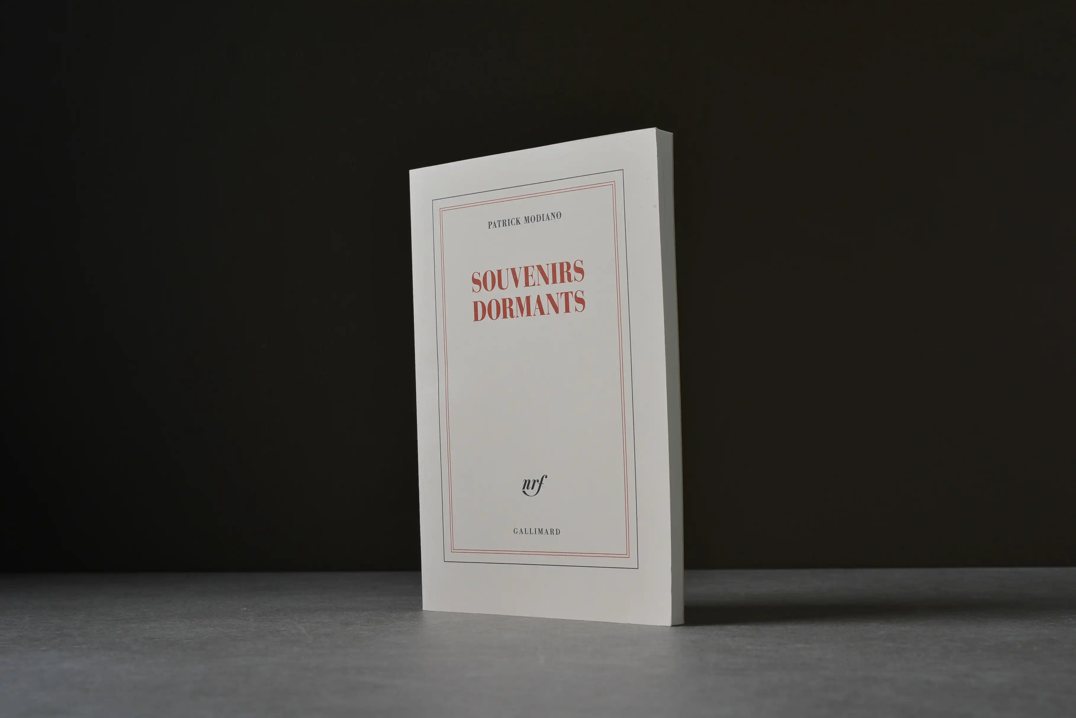 Modiano, Patrick - Souvenirs Dormants - Gallimard - 9782072746314 - Très bon -  livre usagé