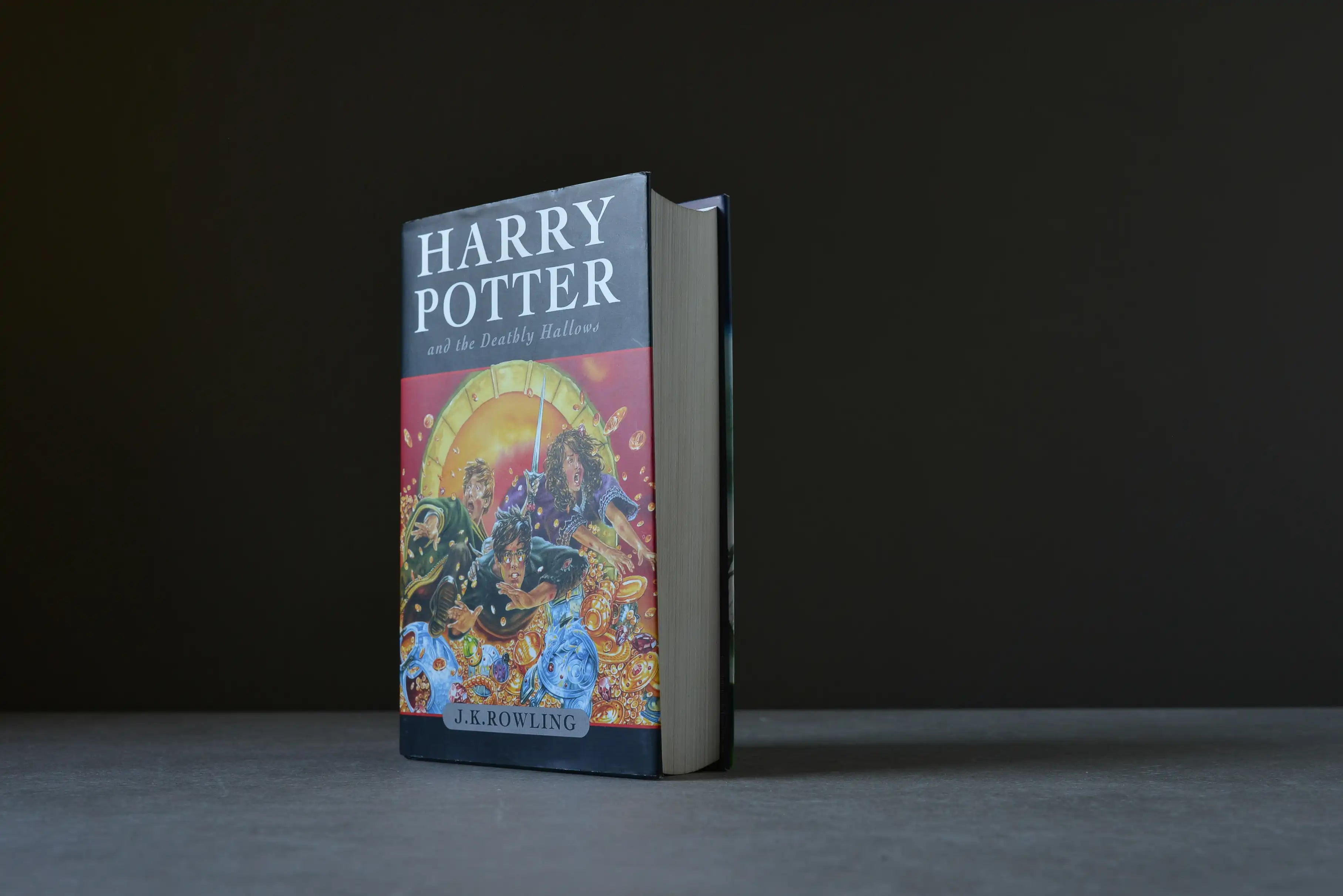 Rowling, J. K. - Harry Potter and the Deathly Hallows - Raincoast Books & Bloomsbury - 9781551929767 - Très bon -  livre usagé