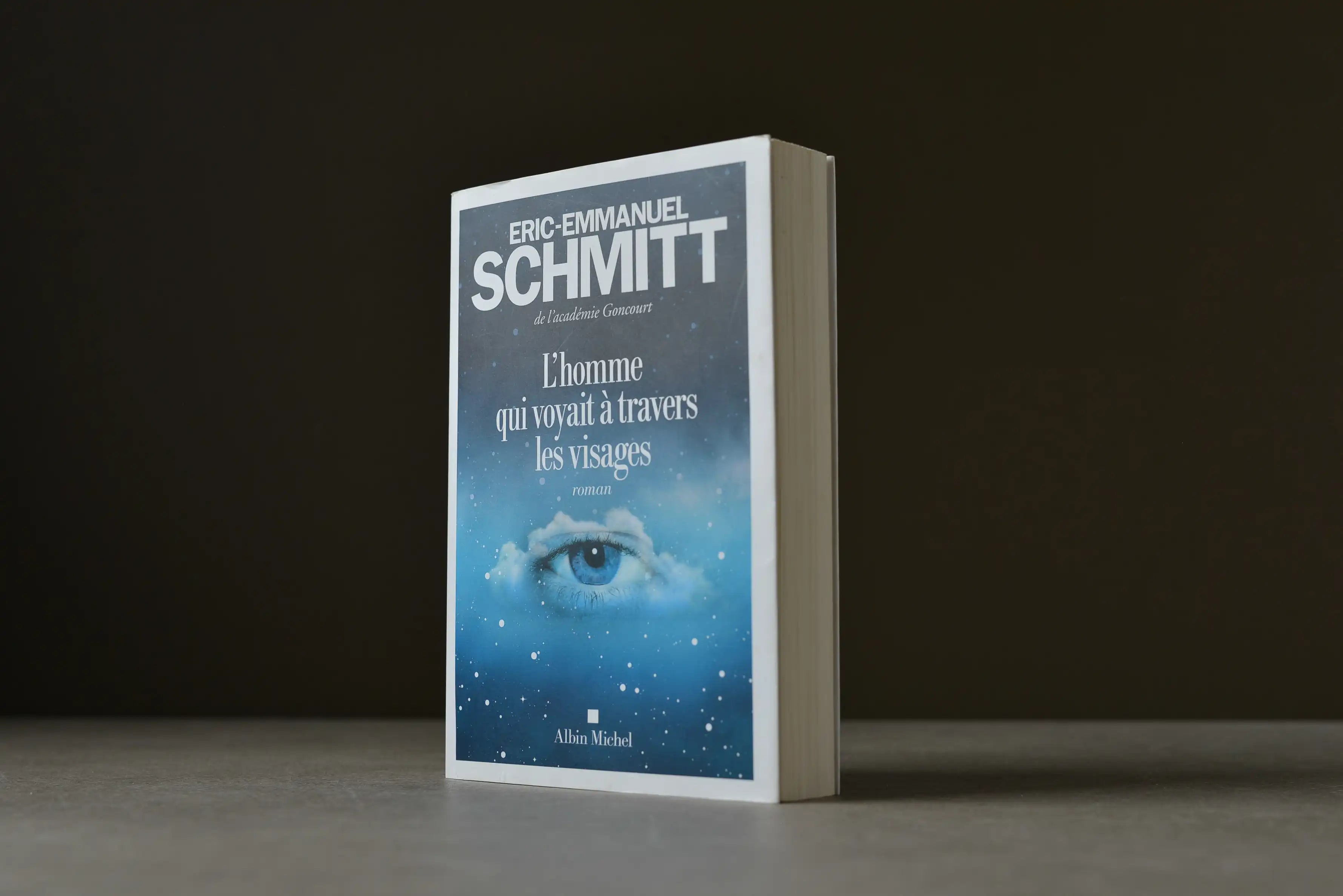 Schmitt, Eric-Emmanuel - L'Homme qui voyait à travers les visages - Albin Michel - 9782226328830 - Très bon -  livre usagé