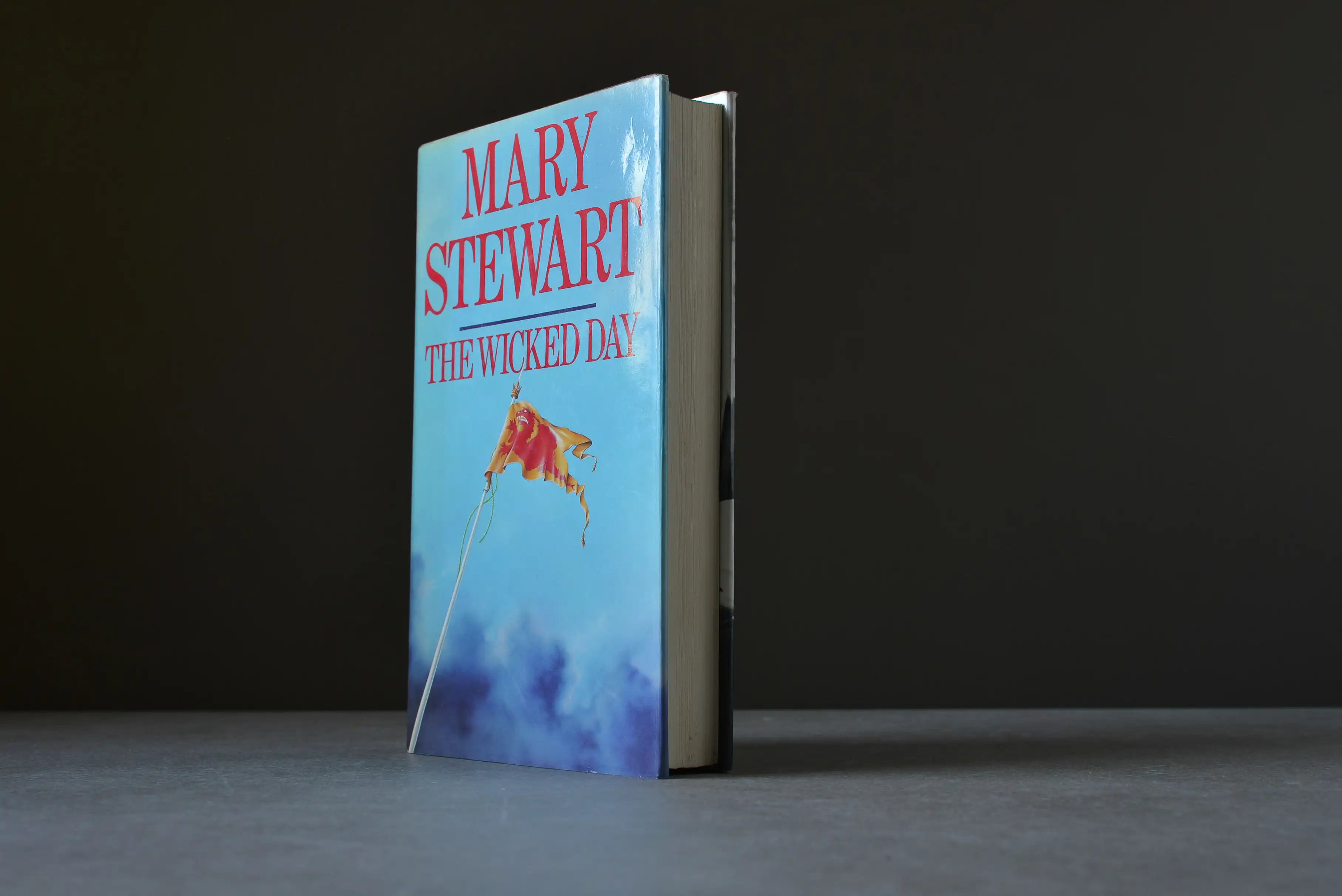 Stewart, Mary - The Wicked Day - Hodder & Stoughton - 0340322373 - Bon+ -  livre usagé