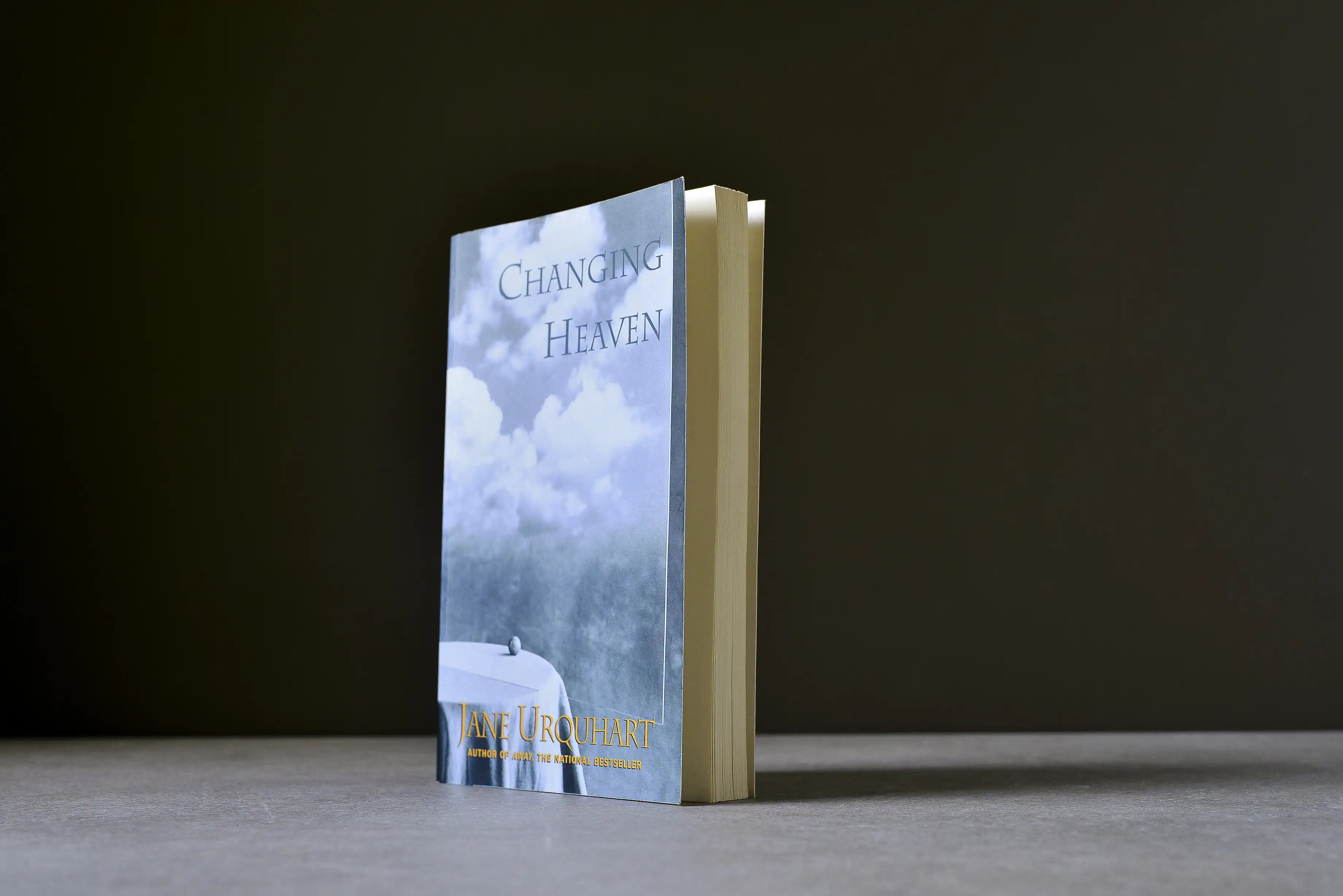 Urquhart, Jane - Changing Heaven - McClelland & Stewart - 9780771086632 - Bon+ -  livre usagé