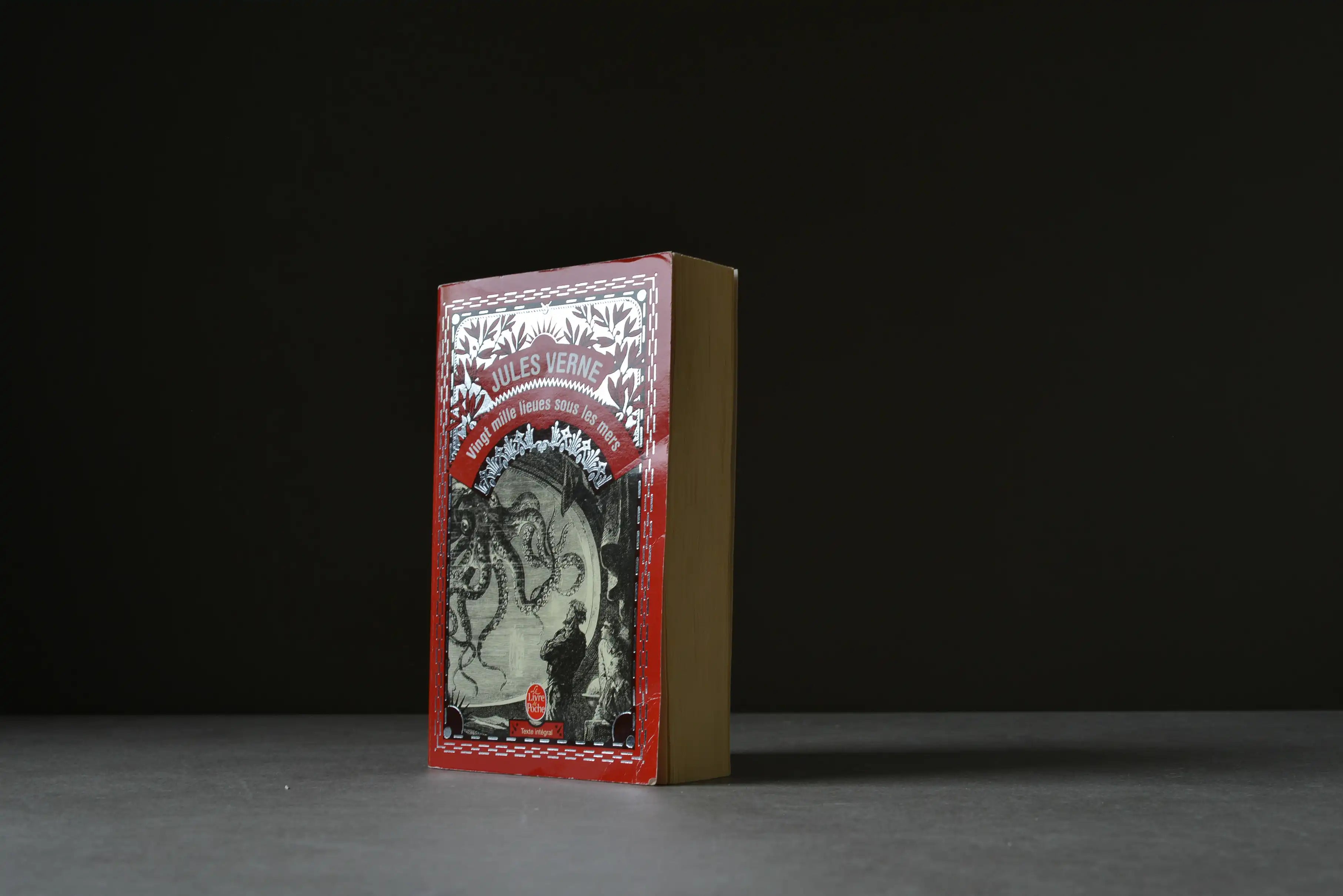 Verne, Jules - Vingt mille lieues sous les mers - Livre de poche - 9782253006329 - Assez bon -  livre usagé
